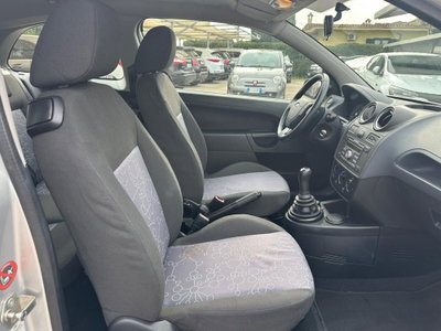 Ford Fiesta 1.2 16V 5p. Ghia (13)