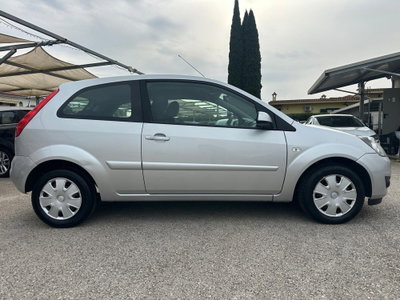 Ford Fiesta 1.2 16V 5p. Ghia (2)