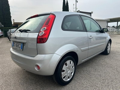 Ford Fiesta 1.2 16V 5p. Ghia (3)