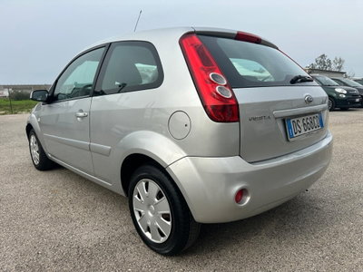 Ford Fiesta 1.2 16V 5p. Ghia (5)