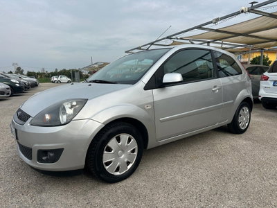 Ford Fiesta 1.2 16V 5p. Ghia (7)