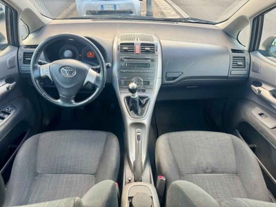 Toyota Auris 2.0 D-4D DPF 5 porte Sol (12)