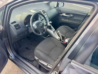 Toyota Auris 2.0 D-4D DPF 5 porte Sol (13)