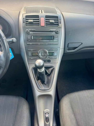 Toyota Auris 2.0 D-4D DPF 5 porte Sol (15)