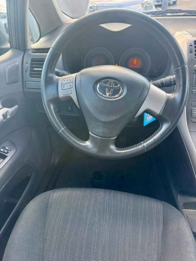 Toyota Auris 2.0 D-4D DPF 5 porte Sol (18)