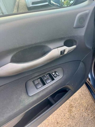 Toyota Auris 2.0 D-4D DPF 5 porte Sol (19)