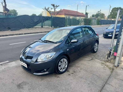 Toyota Auris 2.0 D-4D DPF 5 porte Sol (3)