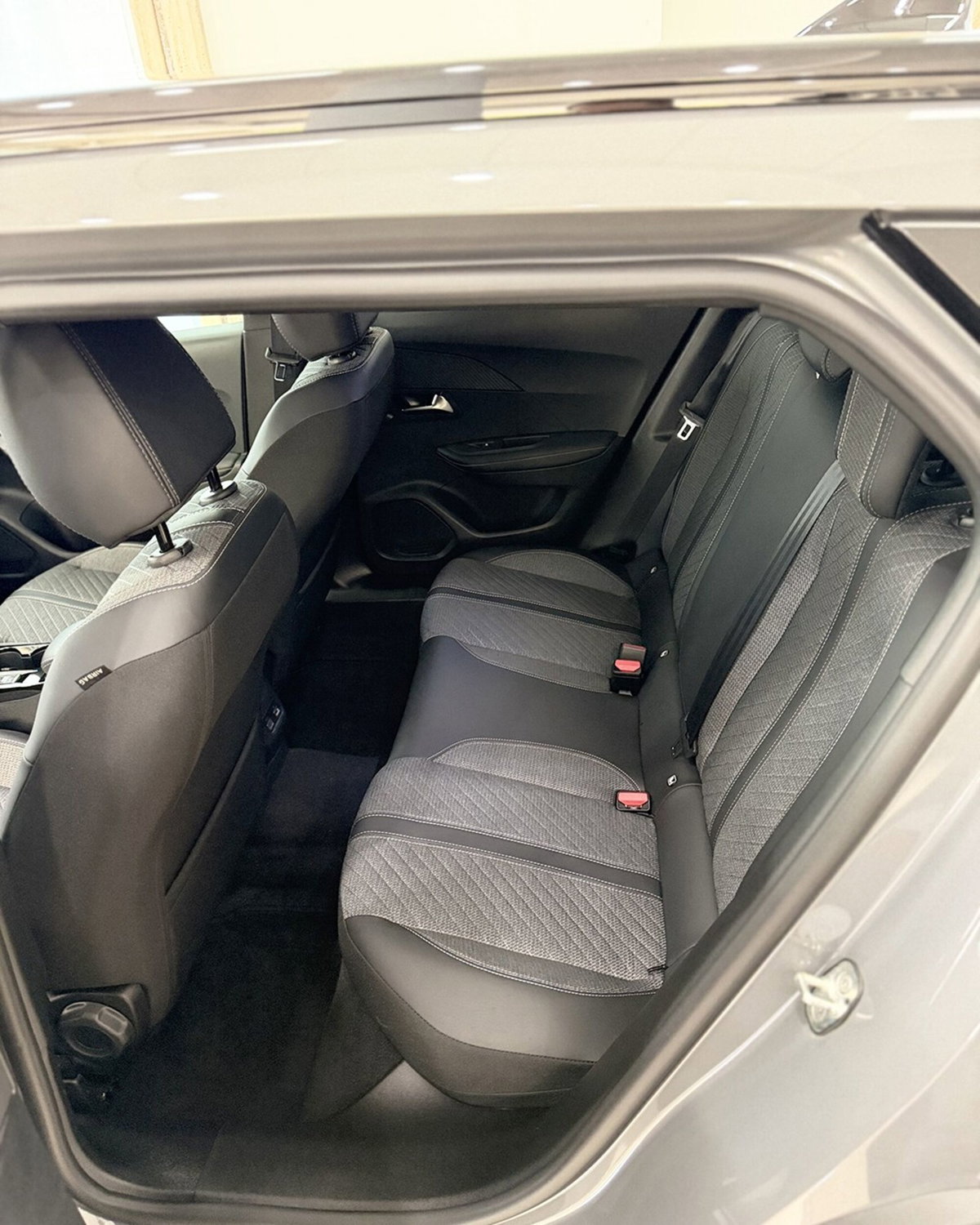 Peugeot 2008 1.2 turbo Allure 100cv (6)