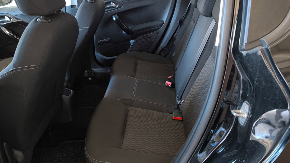 Peugeot 208 75 5 porte Active (16)