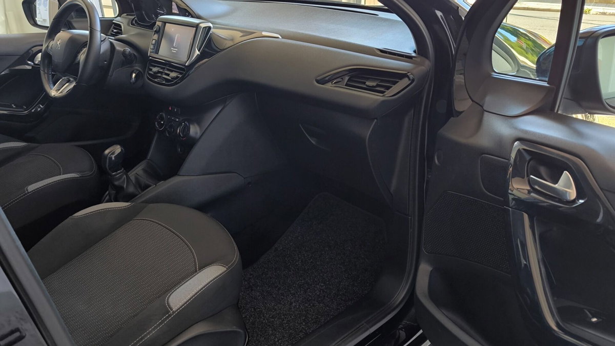 Peugeot 208 75 5 porte Active (18)
