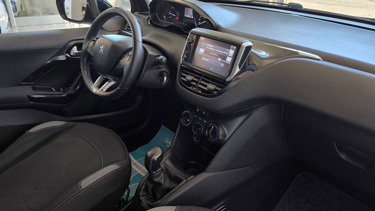 Peugeot 208 75 5 porte Active (20)