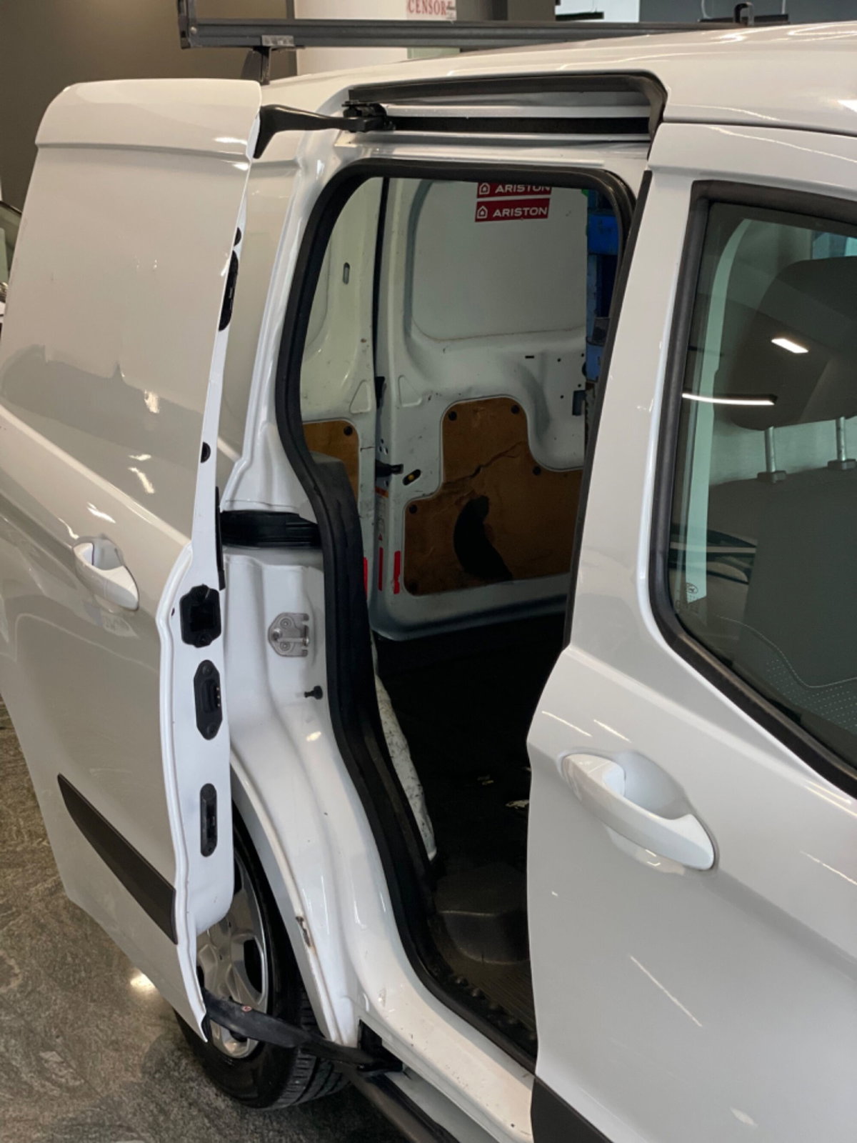 Ford Transit Courier 1.5 TDCi 75CV  Entry (10)