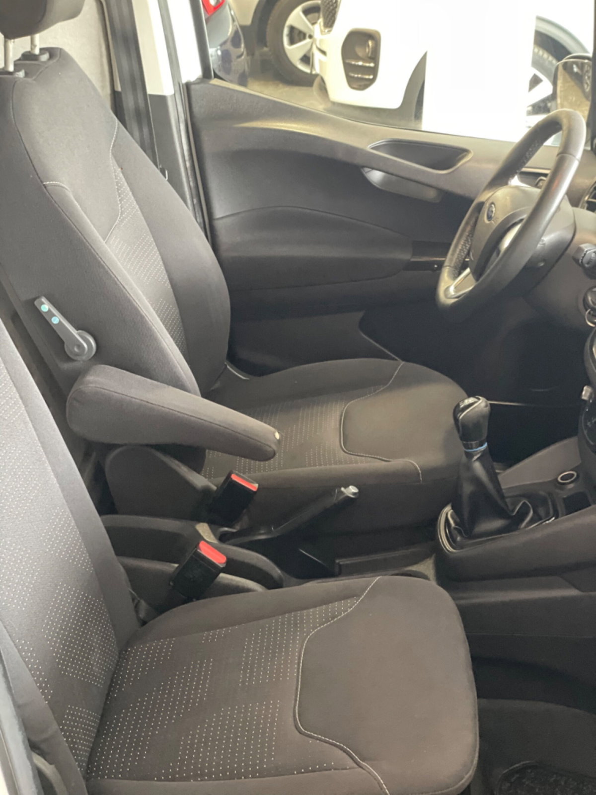 Ford Transit Courier 1.5 TDCi 75CV  Entry (6)