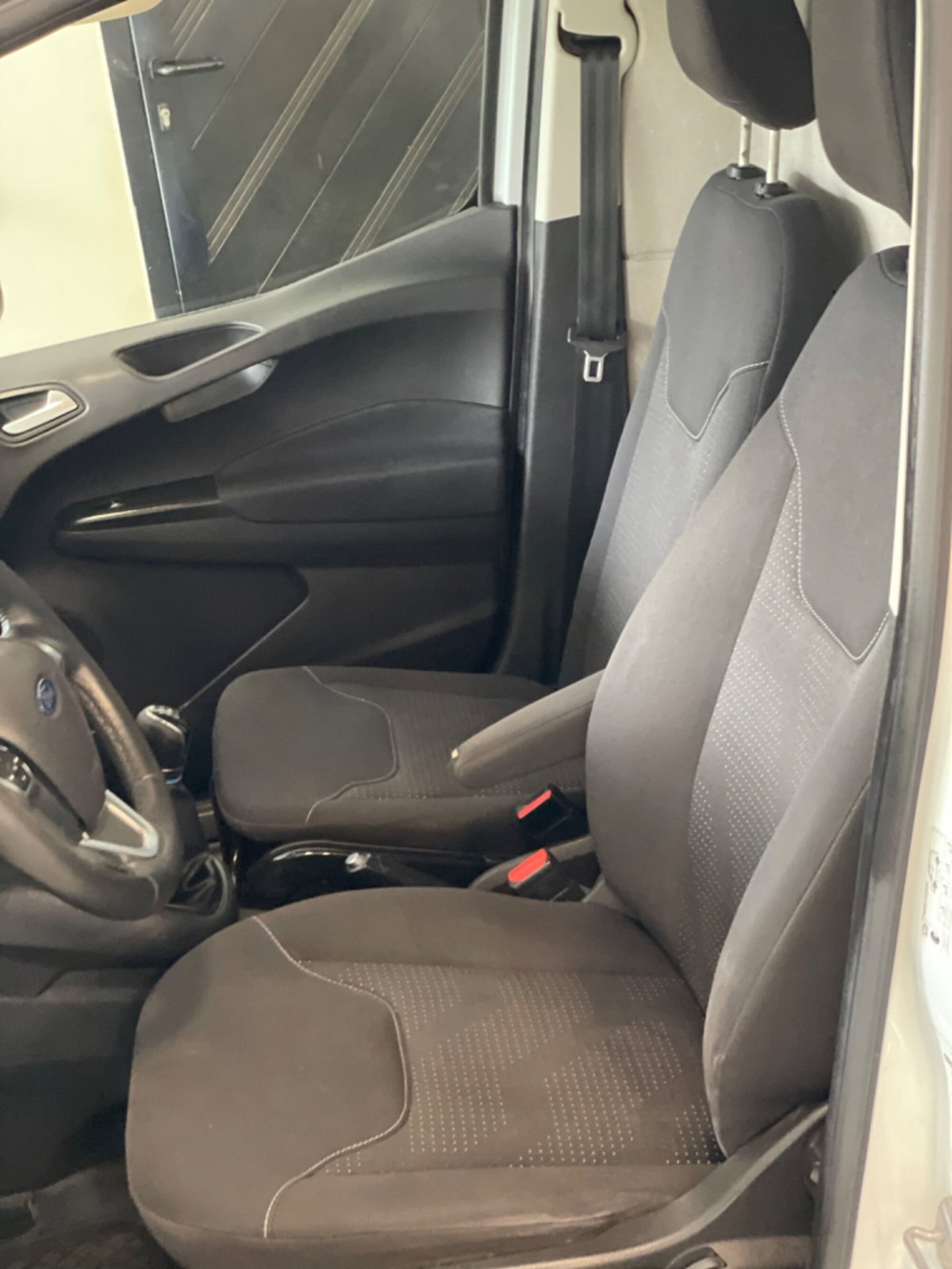 Ford Transit Courier 1.5 TDCi 75CV  Entry (8)