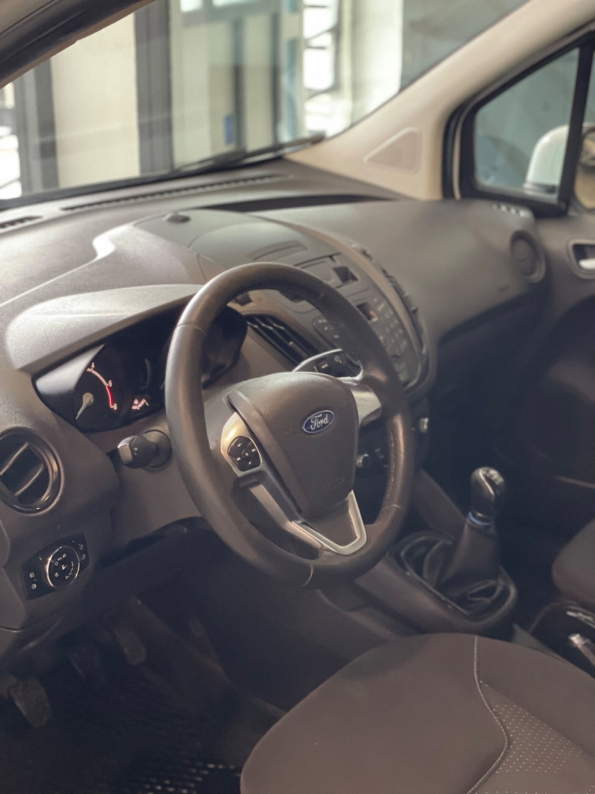 Ford Transit Courier 1.5 TDCi 75CV  Entry (9)