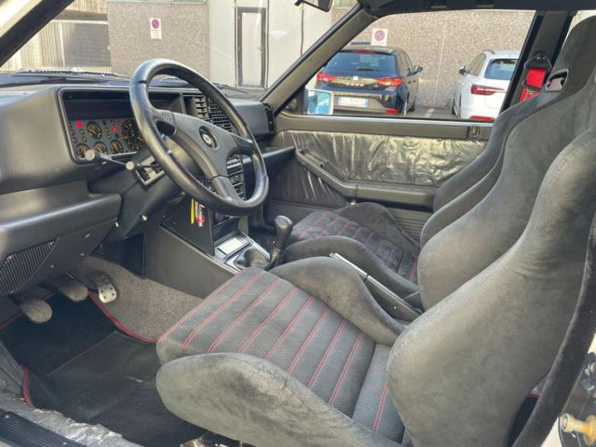 Lancia Delta turbo 16V HF integrale 5 (10)