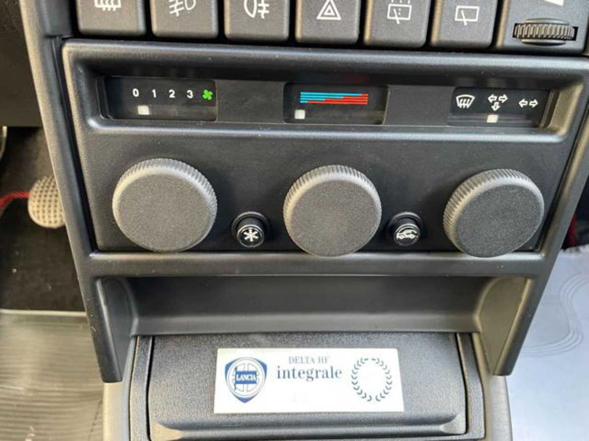 Lancia Delta turbo 16V HF integrale 5 (15)