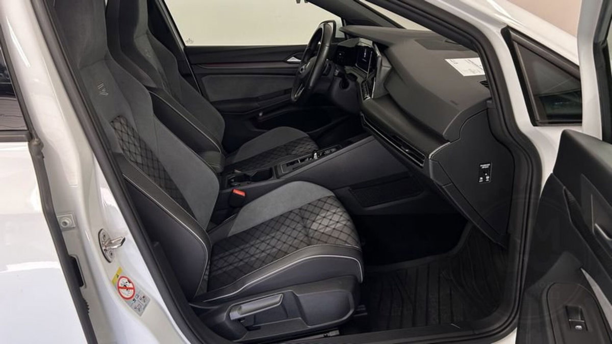 Volkswagen Golf 1.5 eTSI 150 CV EVO ACT DSG R-Line (6)
