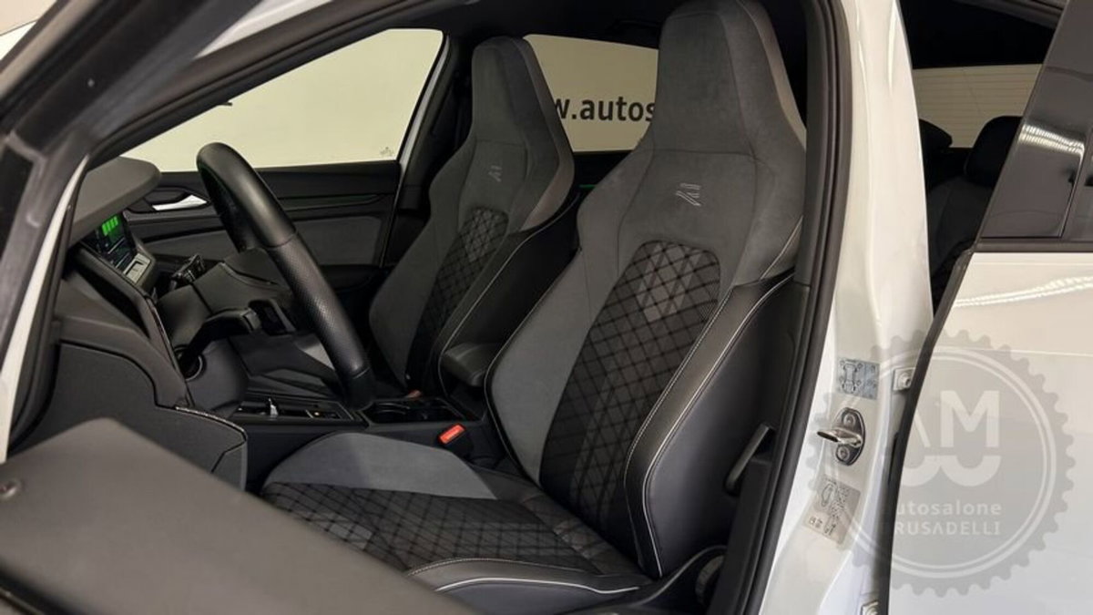 Volkswagen Golf 1.5 eTSI 150 CV EVO ACT DSG R-Line (7)
