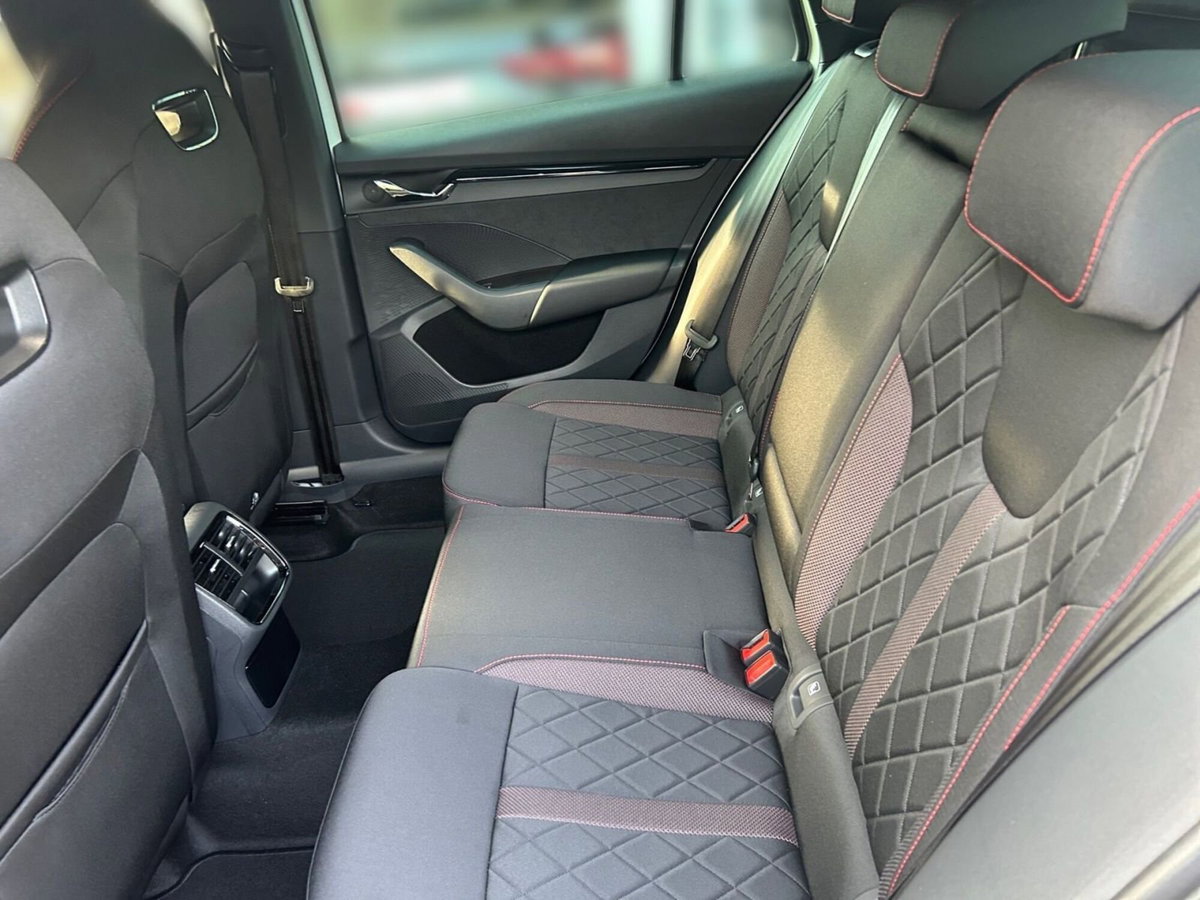 Skoda Octavia Station Wagon 2.0 TSI DSG Wagon RS (8)