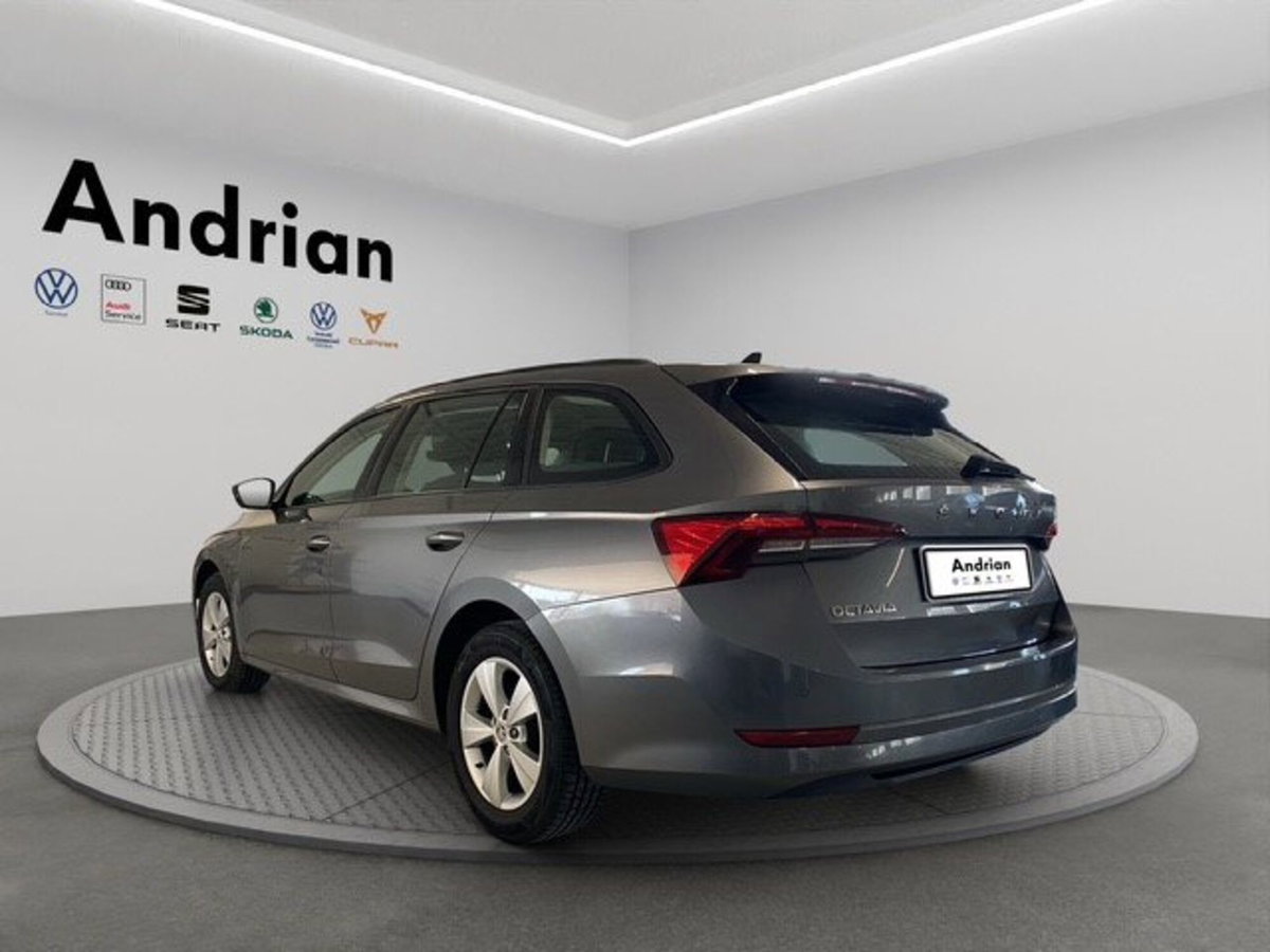 Skoda Octavia Station Wagon 2.0 TDI EVO SCR DSG Wagon Ambition (2)