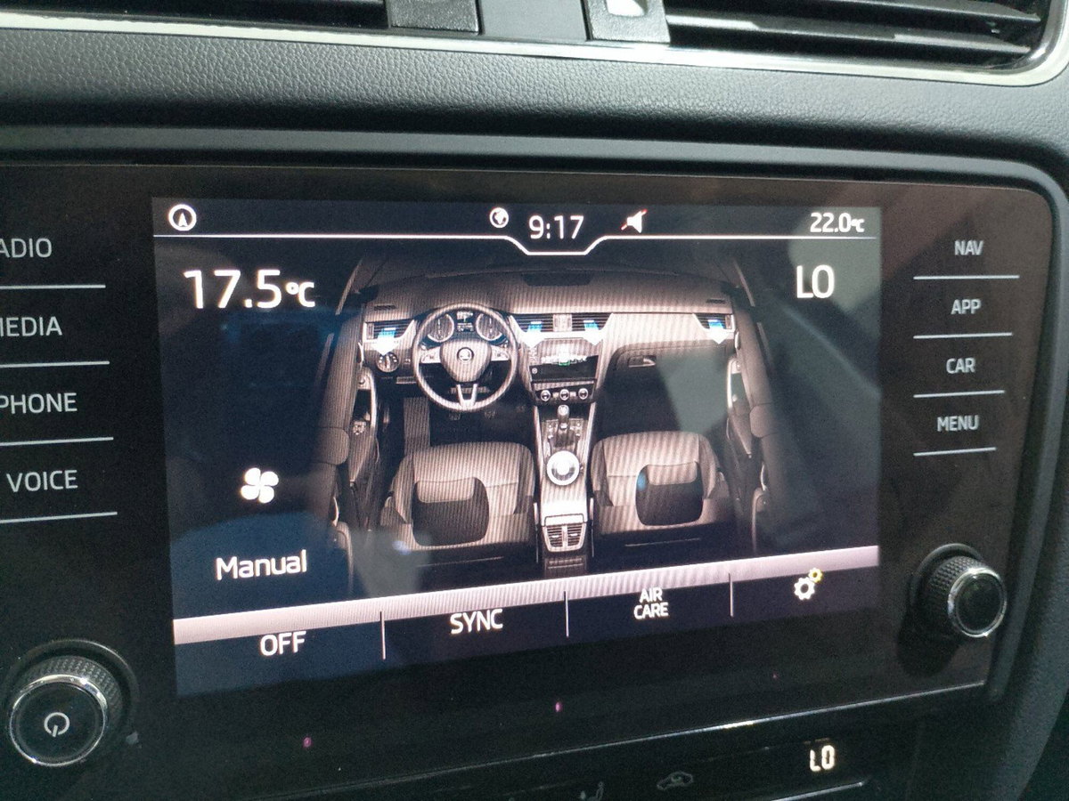 Skoda Octavia Station Wagon 1.6 TDI CR 115 CV Wagon Executive (17)