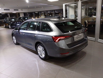 Skoda Octavia Station Wagon 1.5 e-TEC DSG Wagon Executive (4)