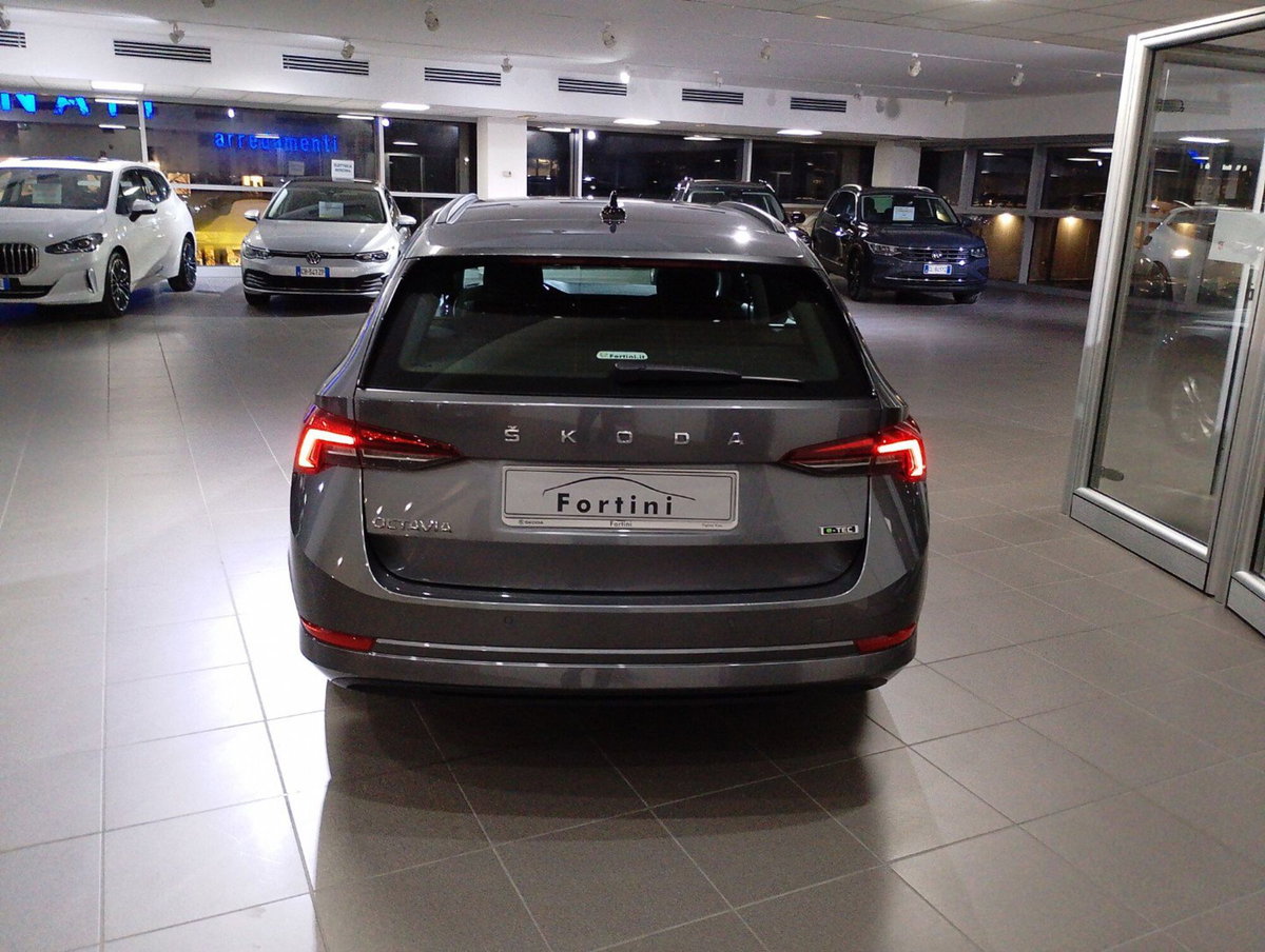 Skoda Octavia Station Wagon 1.5 e-TEC DSG Wagon Executive (5)