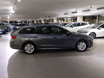 Skoda Octavia Station Wagon 1.5 e-TEC DSG Wagon Executive (8)