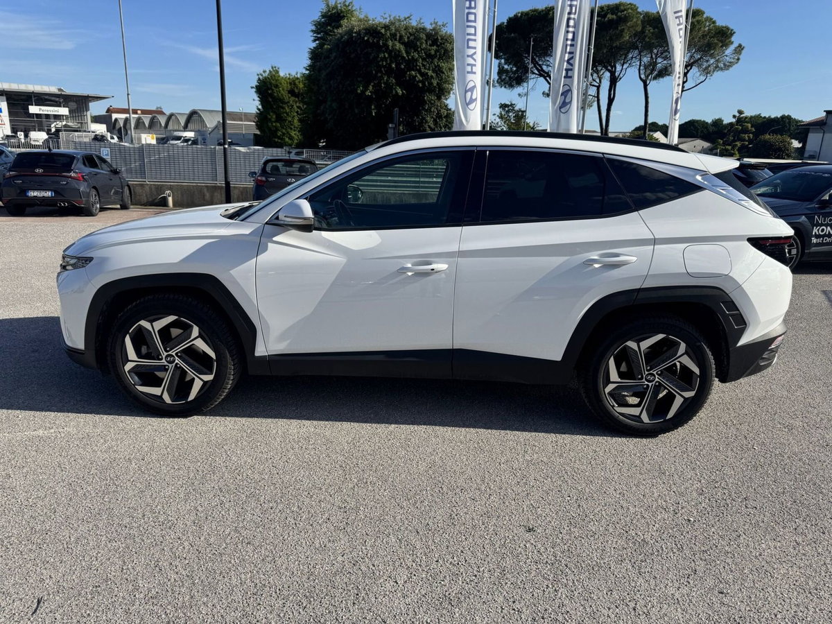 Hyundai Tucson 1.6 hev Exellence 2wd auto (2)