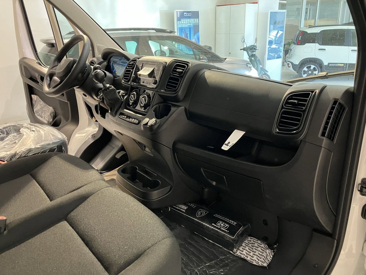 Peugeot Boxer Furgone 35 L2H2 2.2 diesel 140cv S&S vetrato (11)