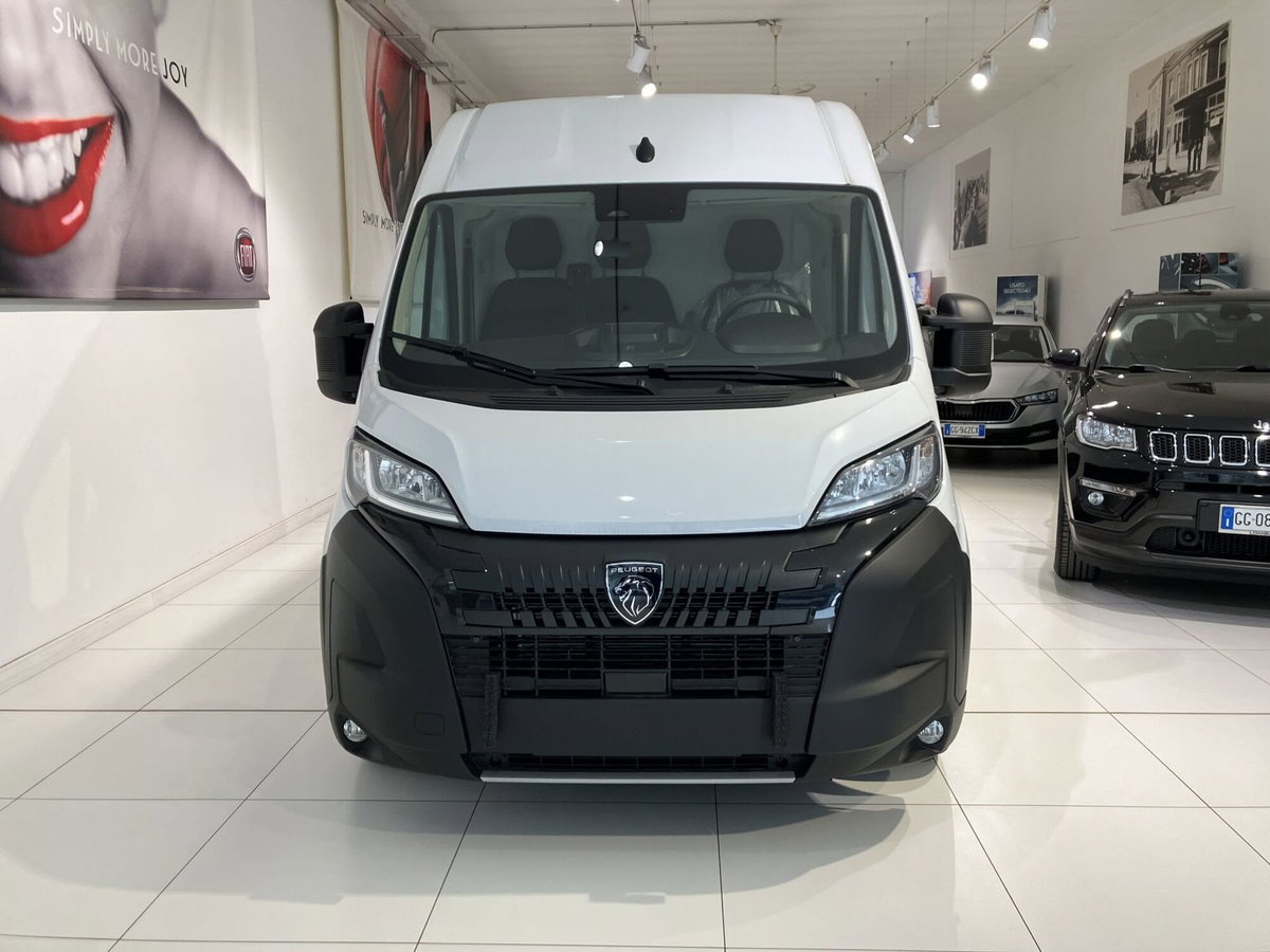 Peugeot Boxer Furgone 35 L2H2 2.2 diesel 140cv S&S vetrato (2)