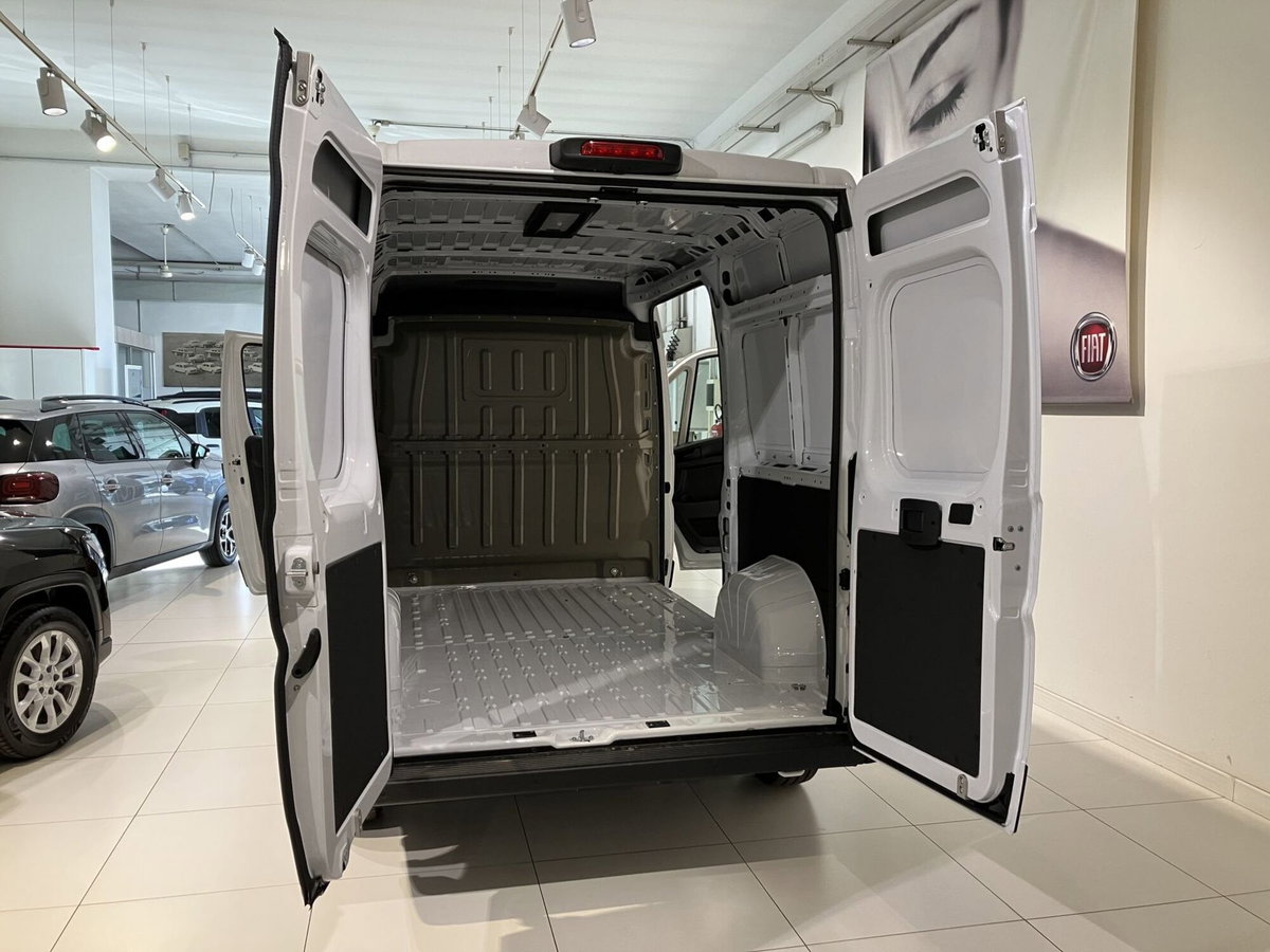 Peugeot Boxer Furgone 35 L2H2 2.2 diesel 140cv S&S vetrato (5)
