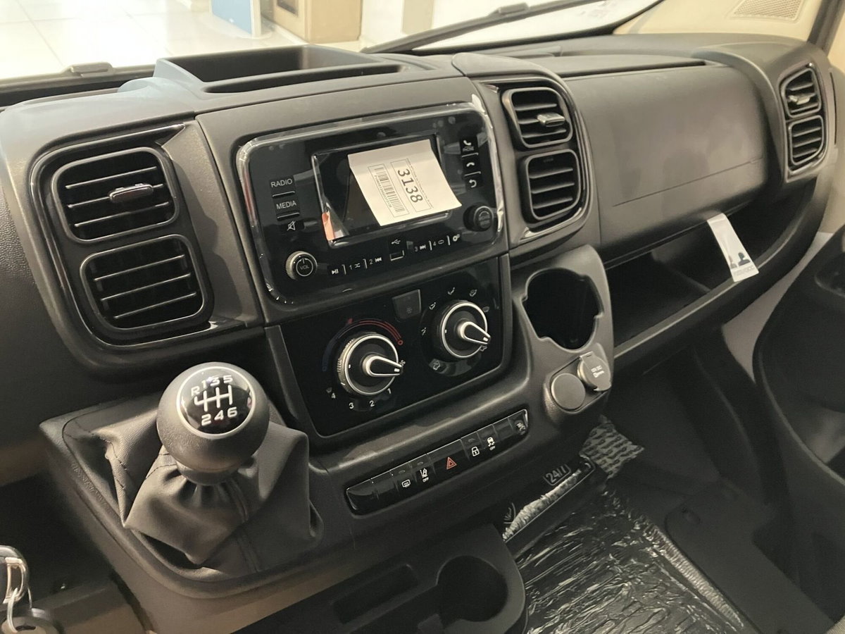 Peugeot Boxer Furgone 35 L2H2 2.2 diesel 140cv S&S vetrato (9)