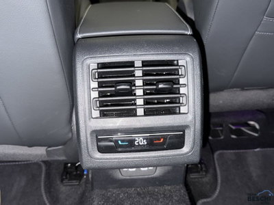 Volkswagen Golf 1.5 etsi 50 Years 150cv dsg (10)