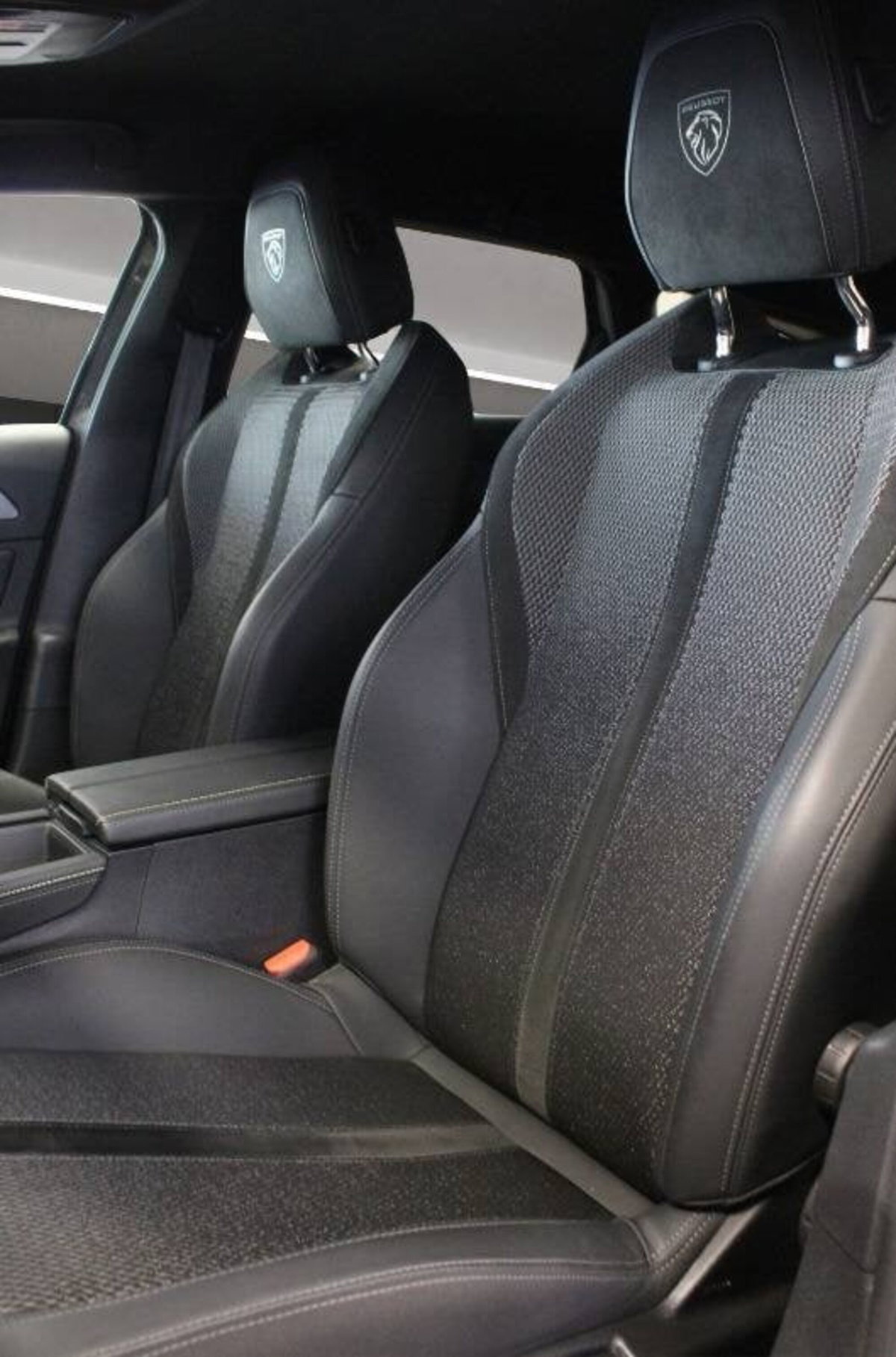Peugeot 308 2.0 HDi 136CV 5p. aut. Féline (10)