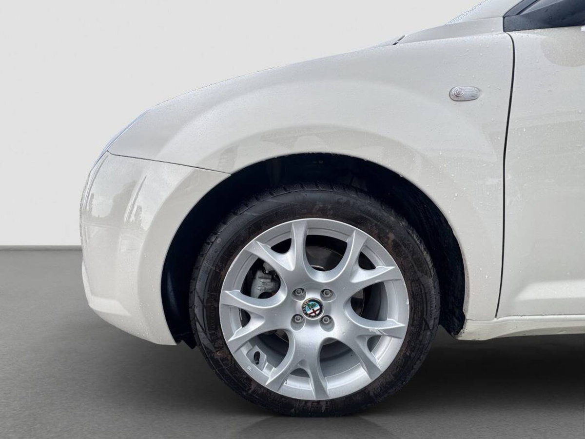 Alfa Romeo MiTo 1.3 JTDm 85 CV S&S Distinctive (18)