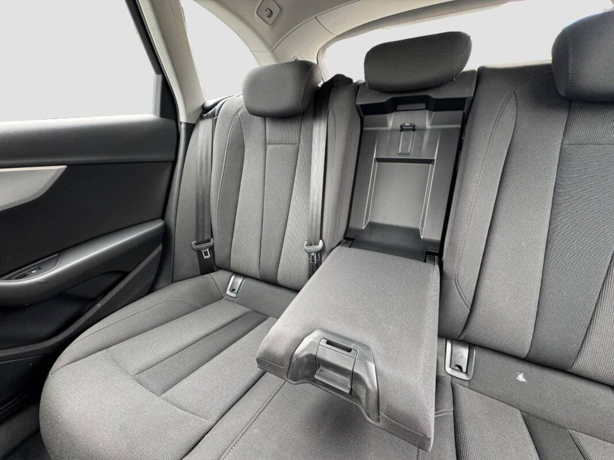 Audi A4 Avant 2.0 TDI 150 CV ultra Business Sport (13)
