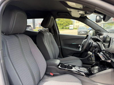 Peugeot 2008 PureTech 130 S&S EAT8 Allure Pack (11)