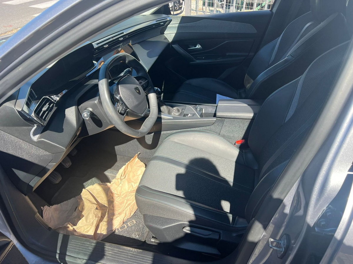 Peugeot 308 PureTech Turbo 130 S&S Allure Pack (9)