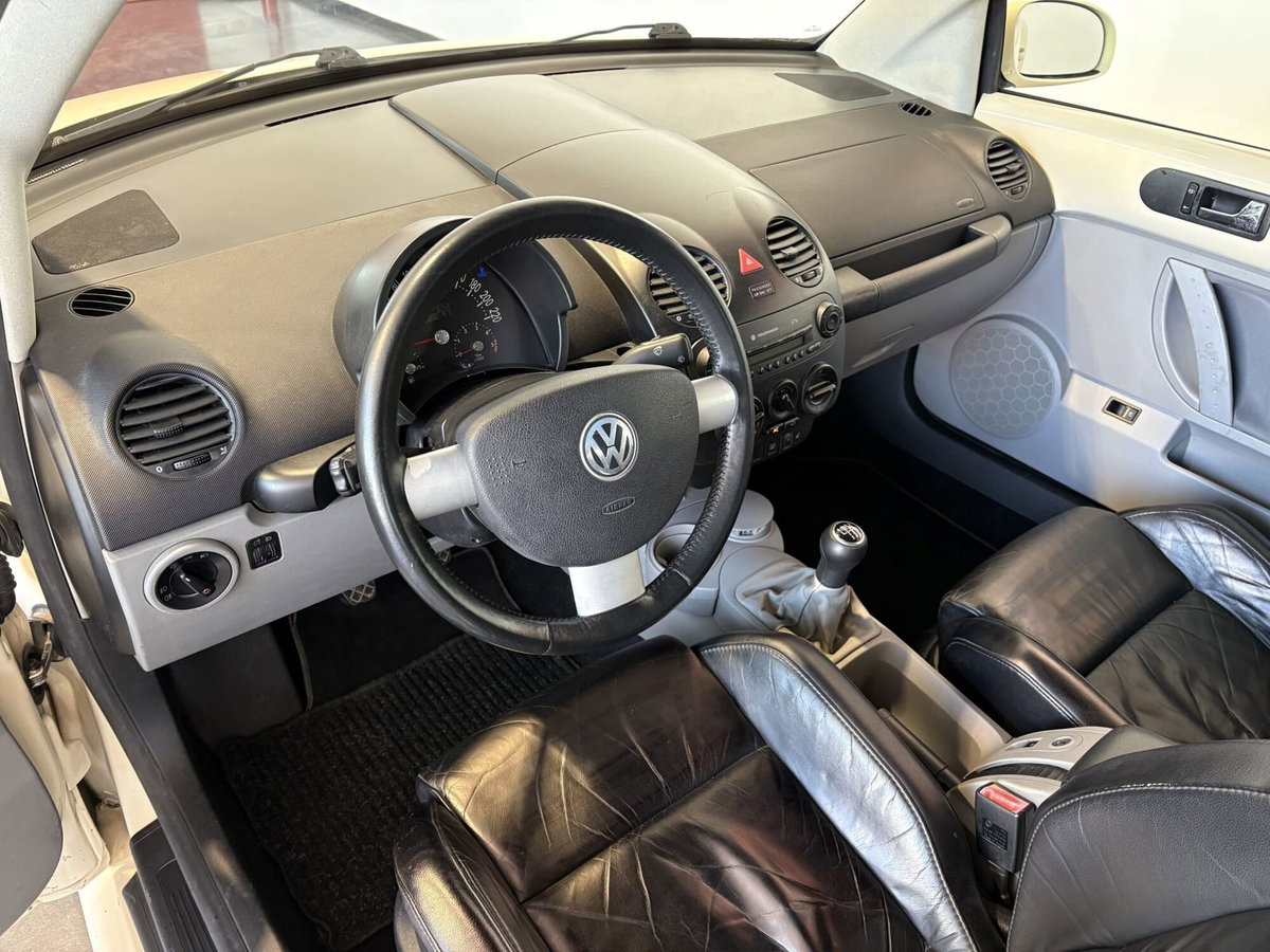 Volkswagen New Beetle Cabrio TDI 101CV (15)