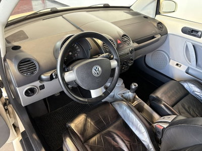 Volkswagen New Beetle Cabrio TDI 101CV (15)