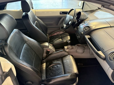Volkswagen New Beetle Cabrio TDI 101CV (17)