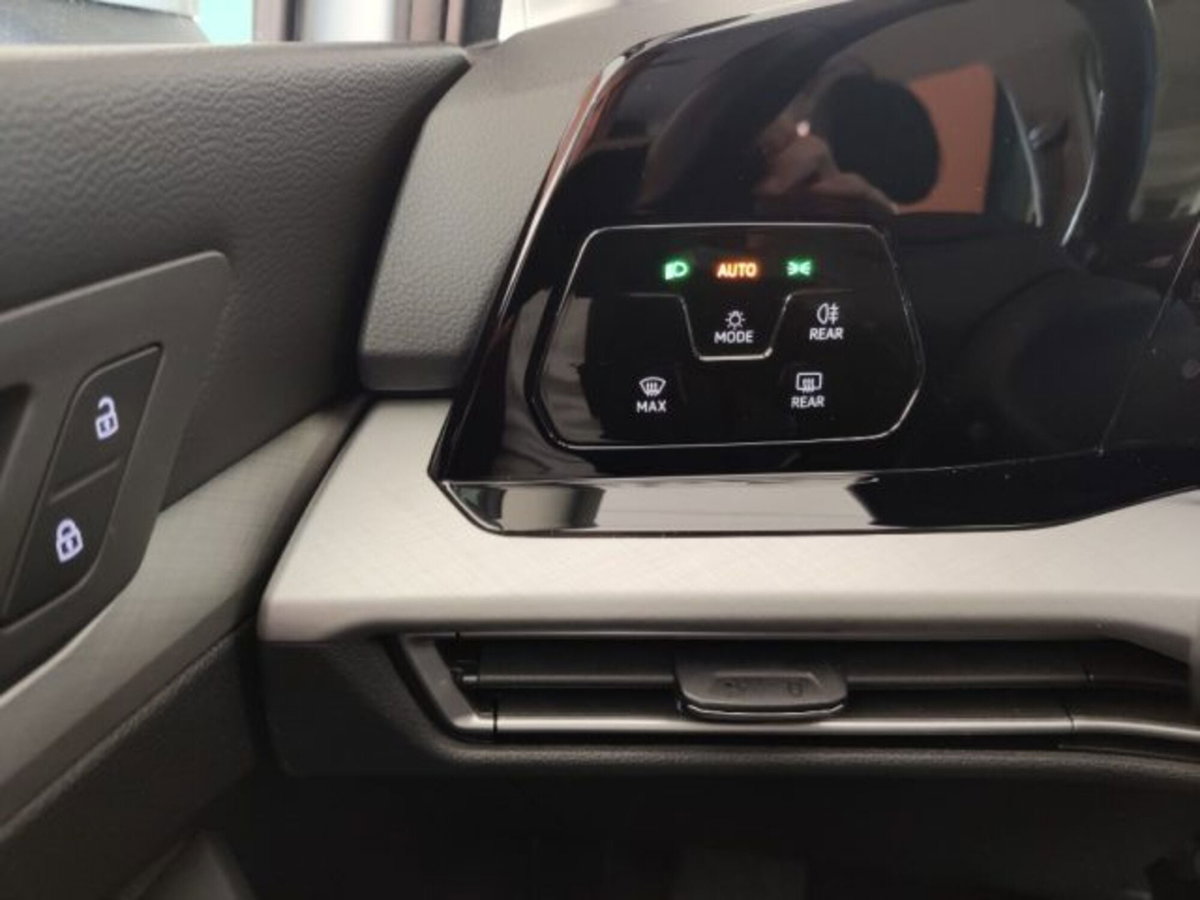 Volkswagen Golf Variant 1.0 eTSI EVO DSG Life (13)