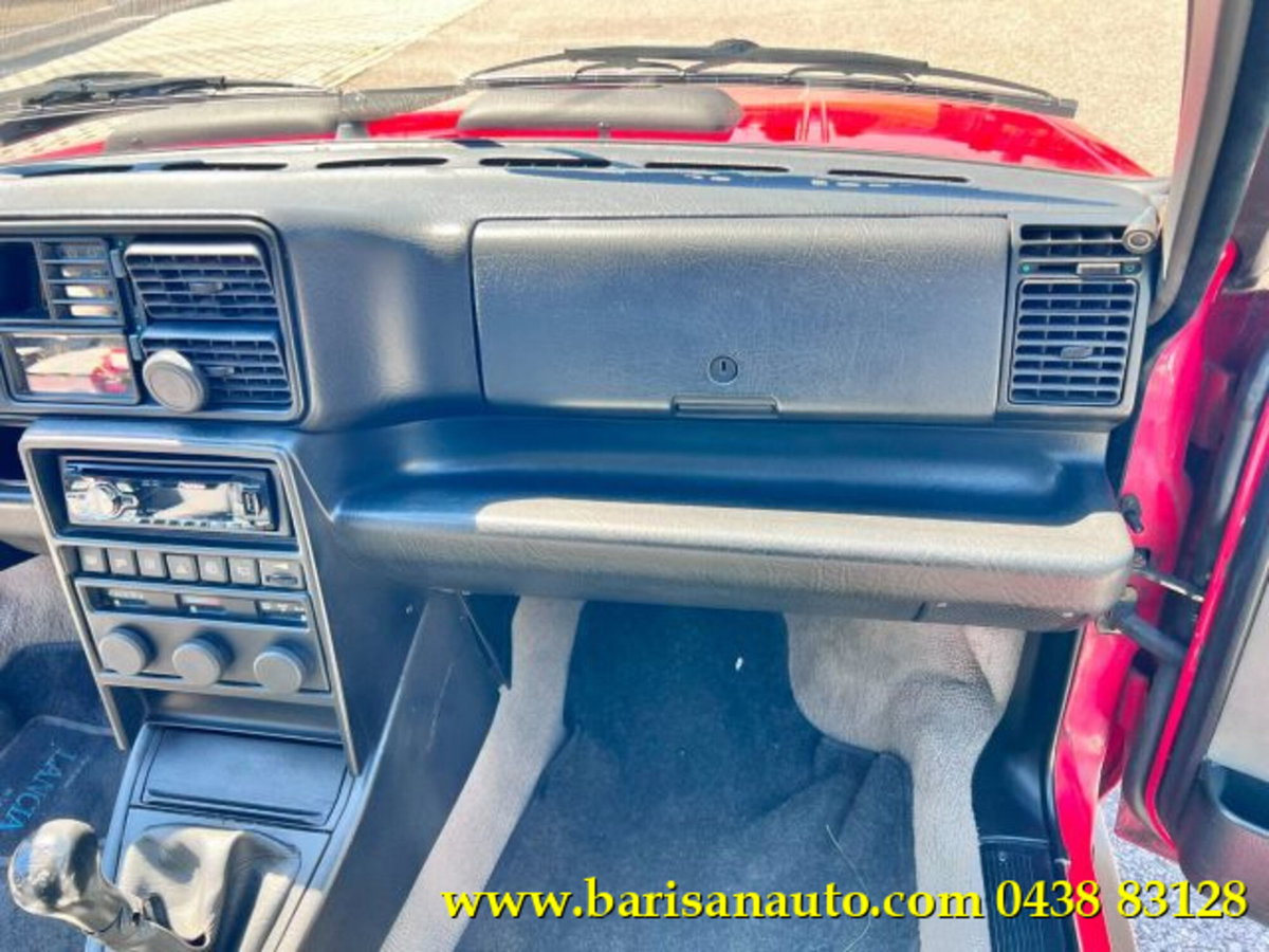 Lancia Delta turbo HF 4WD (12)