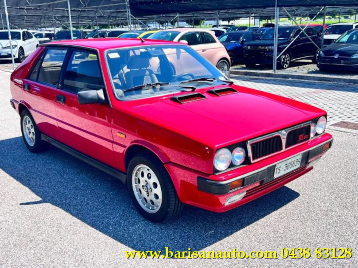Lancia Delta turbo HF 4WD (2)