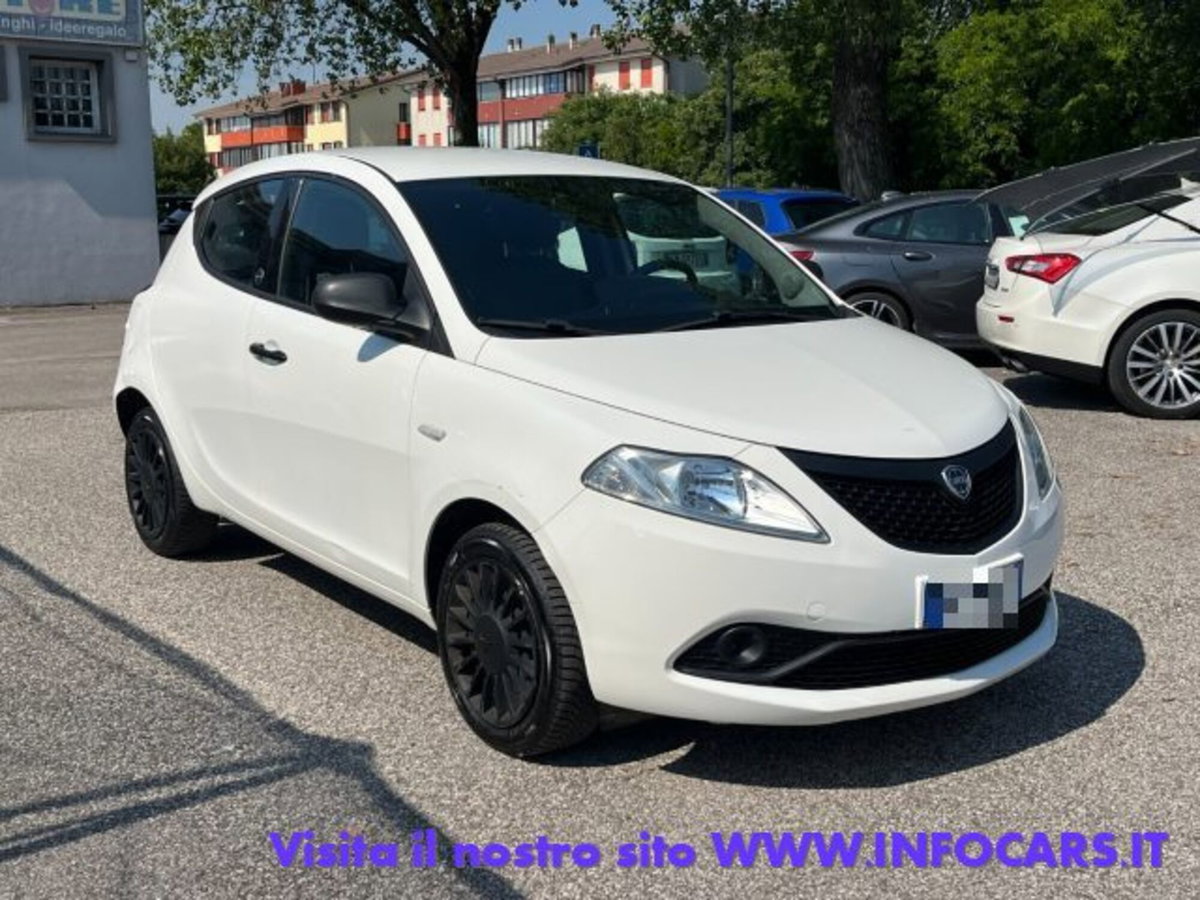 Lancia Ypsilon 1.0 FireFly 5 porte S&S Hybrid Ecochic A. Ferretti
