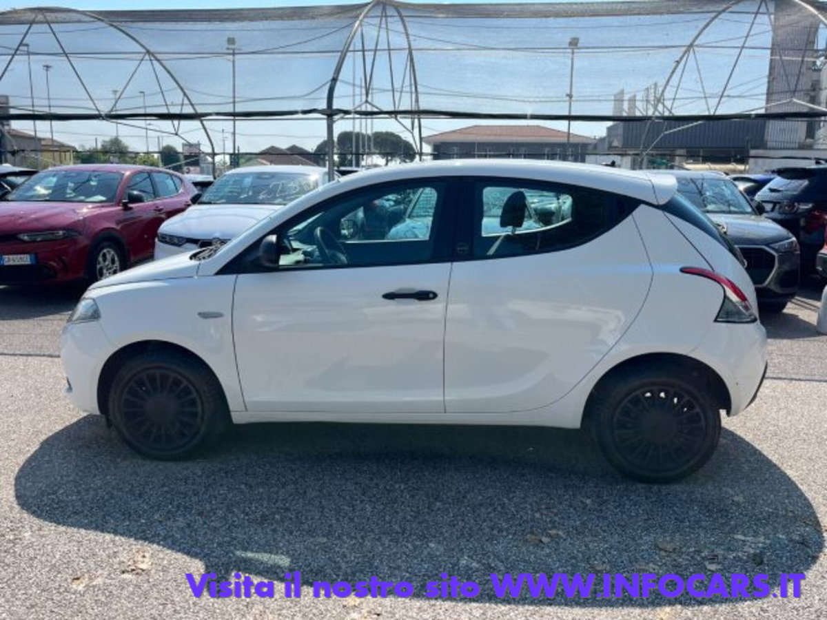 Lancia Ypsilon 1.0 FireFly 5 porte S&S Hybrid Ecochic A. Ferretti (12)