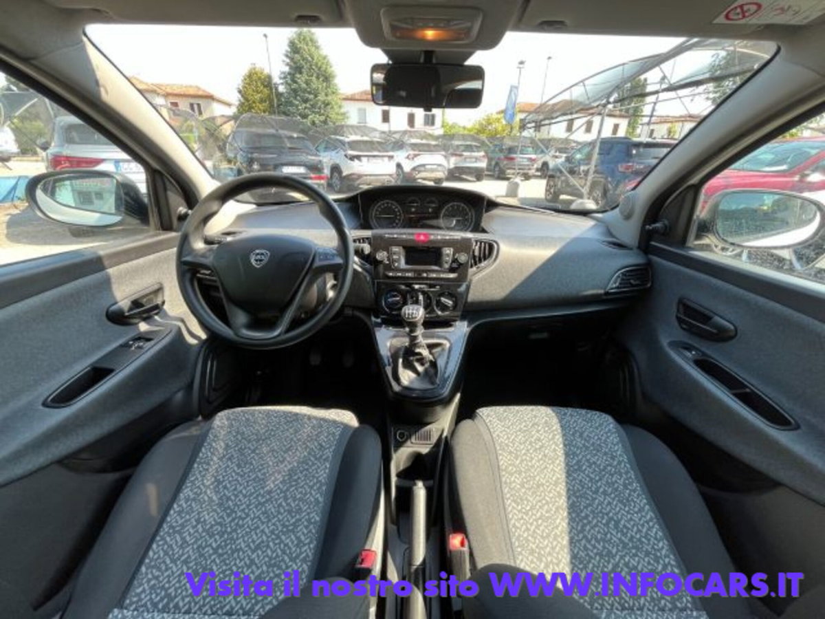 Lancia Ypsilon 1.0 FireFly 5 porte S&S Hybrid Ecochic A. Ferretti (15)