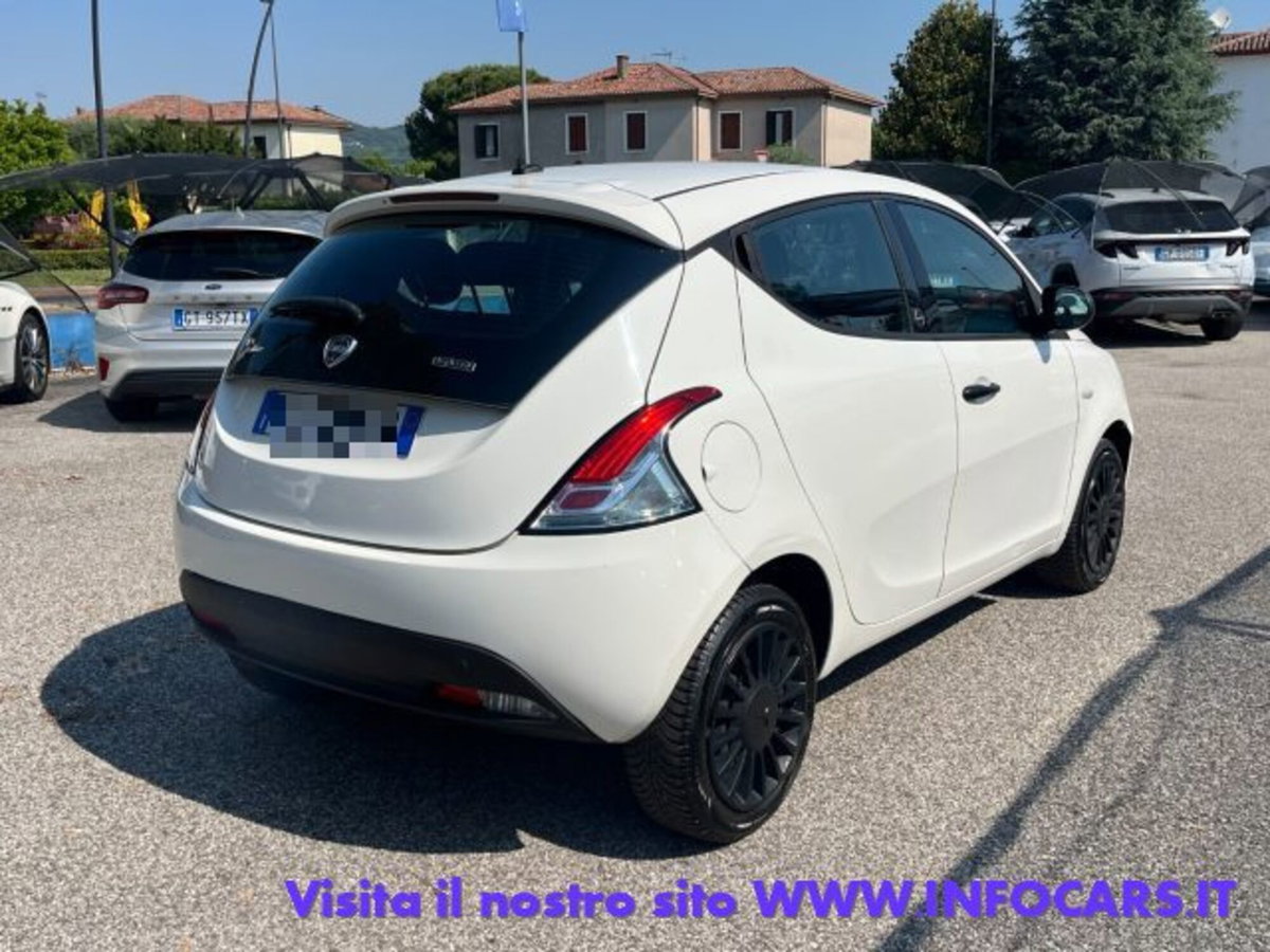 Lancia Ypsilon 1.0 FireFly 5 porte S&S Hybrid Ecochic A. Ferretti (2)